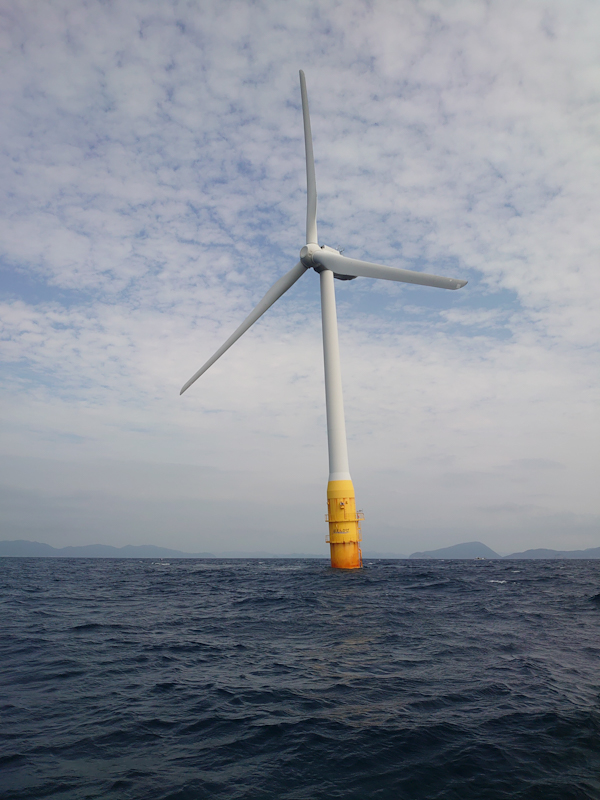 画像：長崎県五島市の浮体式洋上風力発電による地域の脱炭素化ビジネスの状況について視察しました。